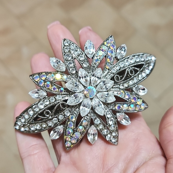 Nordstrom Accessories - Nordstrom Ornate Floral Swarovski Crystal Barrette